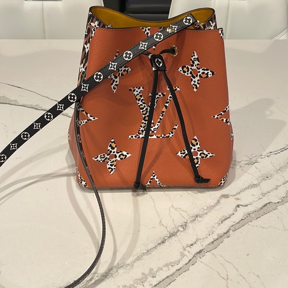 Louis Vuitton Handbags - NWOT Authentic Neo Noe Wild at Heart